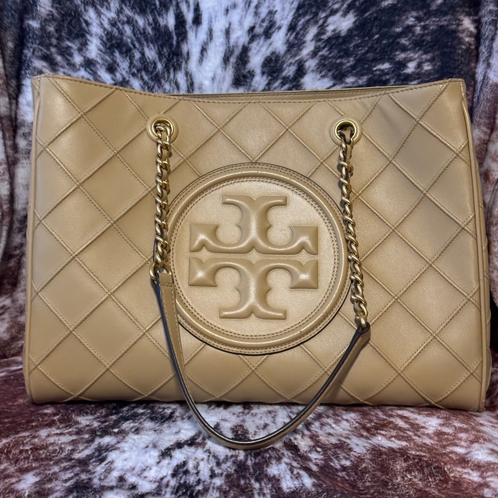 Tory Burch Fleming Soft Chain Tote – Desert Dune